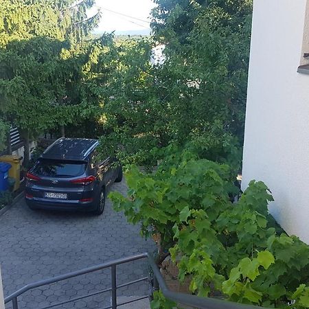 Gita Lägenhet Omišalj Exteriör bild