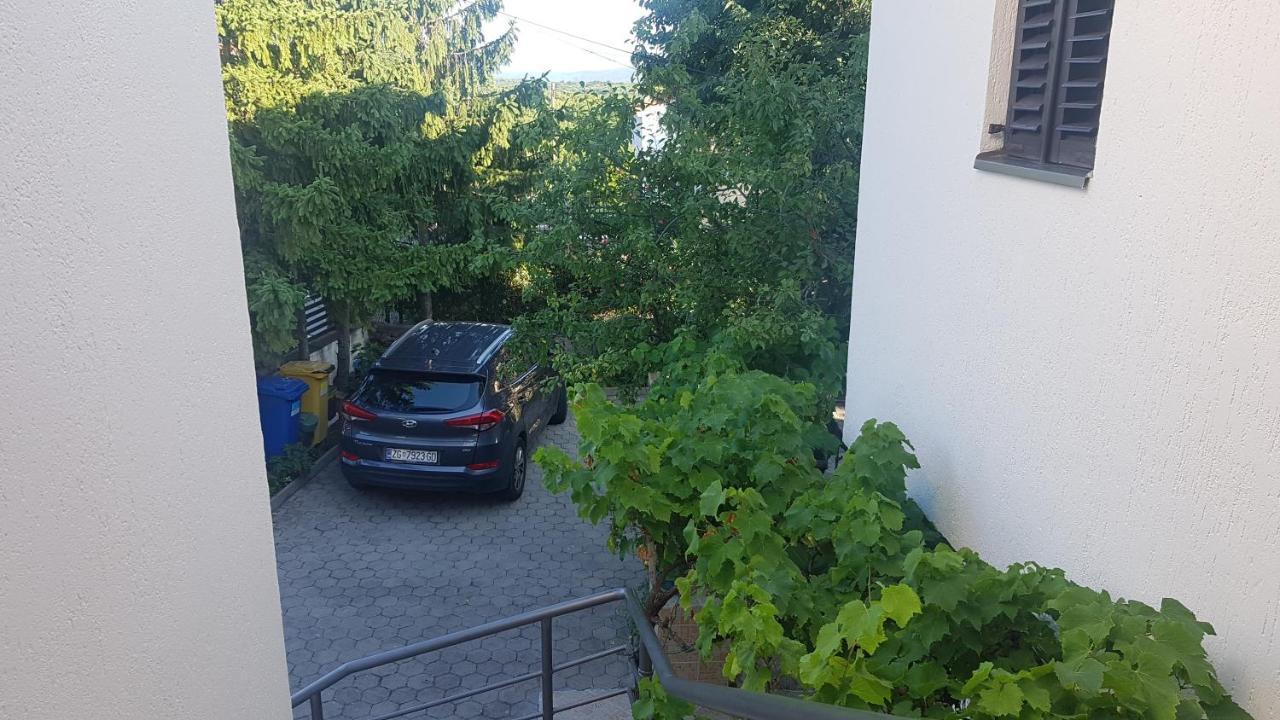 Gita Lägenhet Omišalj Exteriör bild