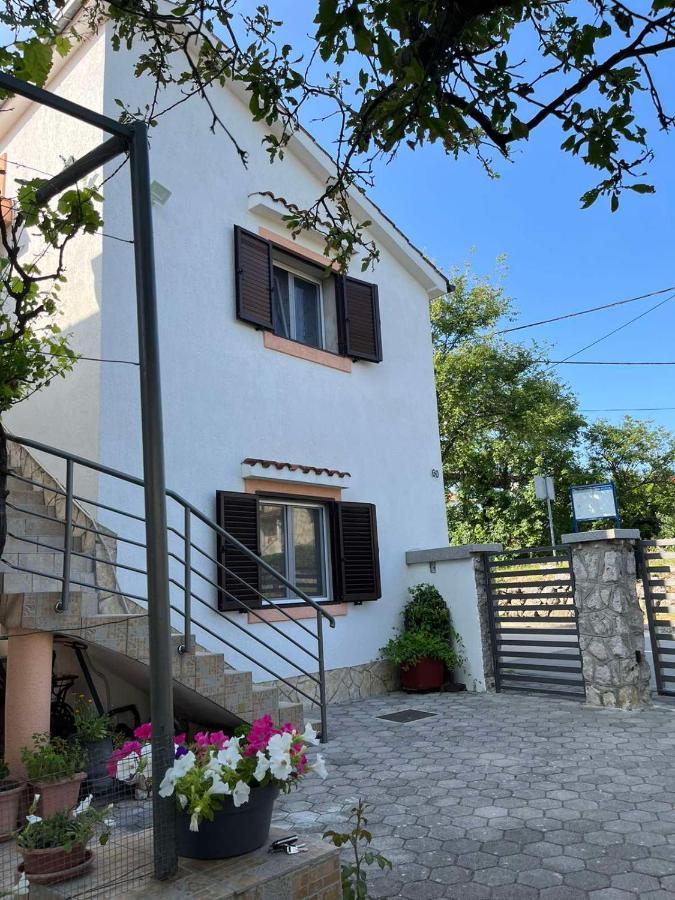 Gita Lägenhet Omišalj Exteriör bild